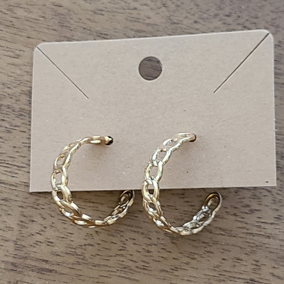 SALE!! Gold Tone Chain Link Hoops - Picture 3 of 4